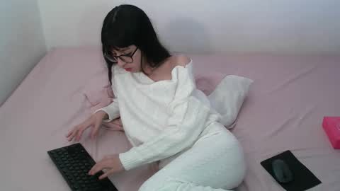   online show from October 26, 2025, 2:17 am