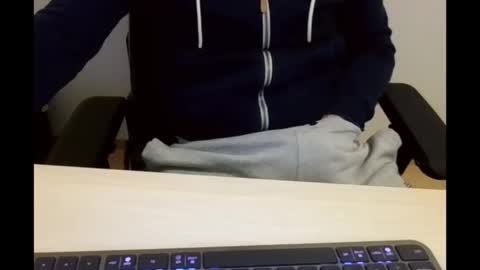 paulbazo83 online show from November 19, 2025, 12:05 pm