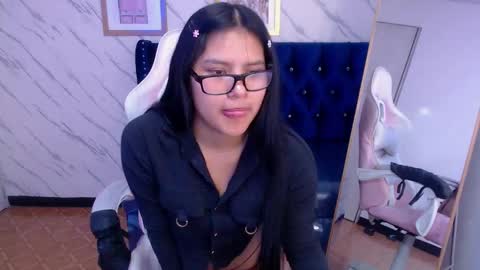 Live 800am 200pm COLOMBIAN HOUR online show from February 21, 2025, 4:26 pm