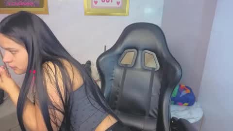 Snapshot of paulette_v chatting on May 4, 2026, 1:07 pm Live 800am 200pm COLOMBIAN HOUR online show from May 4, 2026, 1:07 pm