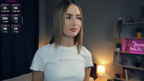 Snapshot of paulettelafevre chatting on September 30, 2025, 7:08 pm Eva online show from September 30, 2025, 7:08 pm