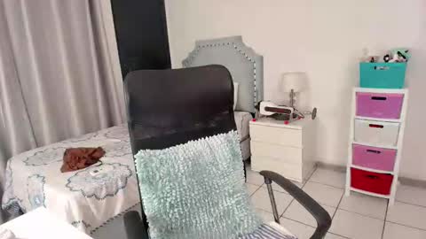 Paulina online show from March 12, 2026, 1:23 am