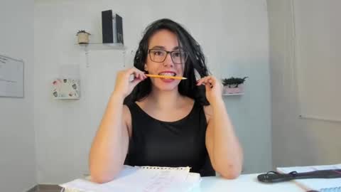 Snapshot of paulina_dossantos chatting on October 7, 2025, 8:06 pm paulina online show from October 7, 2025, 8:06 pm