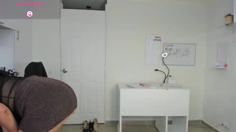 Snapshot of paulina_dossantos chatting on October 15, 2025, 6:52 pm paulina online show from October 15, 2025, 6:52 pm