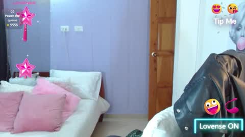 paulina online show from October 10, 2025, 3:44 pm