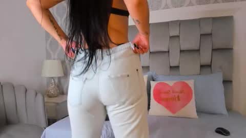 paulina lux online show from February 19, 2026, 2:13 pm