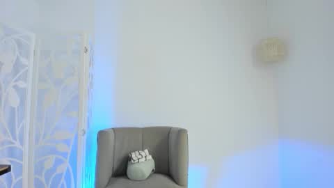 Pau online show from September 12, 2025, 3:01 pm