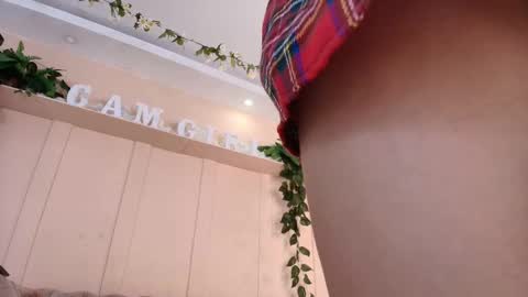 PAU  online show from November 18, 2025, 7:07 pm