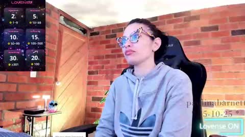 Snapshot of paulinabarnett_ chatting on October 16, 2025, 3:29 am Paulina online show from October 16, 2025, 3:29 am