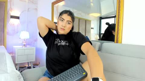 Snapshot of paulinaduarte_ chatting on December 20, 2024, 5:29 pm Paulina online show from December 20, 2024, 5:29 pm