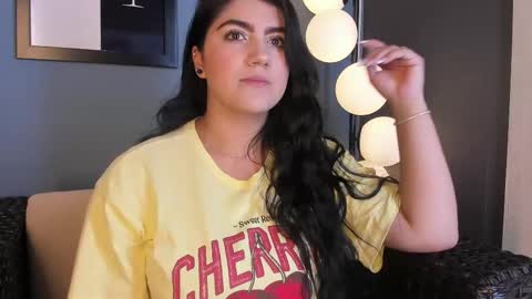 Snapshot of paulinaduarte_ chatting on February 14, 2025, 1:29 pm Paulina online show from February 14, 2025, 1:29 pm