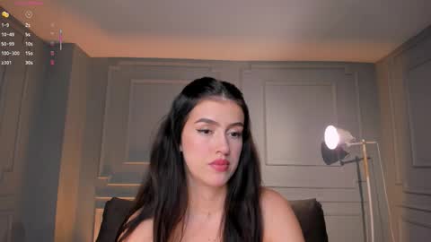 Paulina Santos  online show from November 12, 2025, 6:08 pm