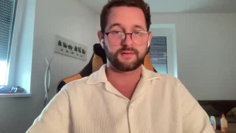 Snapshot of paulsimpsn chatting on September 29, 2025, 4:01 pm love bush online show from September 29, 2025, 4:01 pm