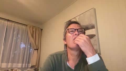 paulwill2377 online show from December 4, 2025, 1:15 am