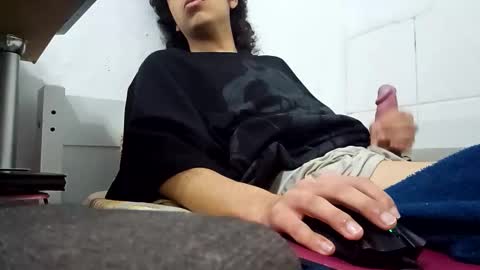 paumedio_tropa online show from October 10, 2025, 3:38 am