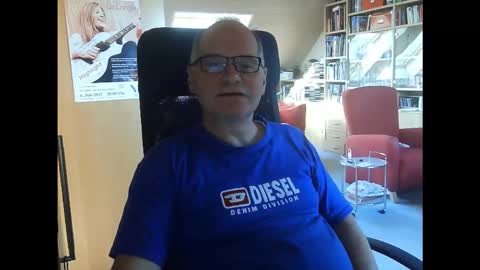 Snapshot of pavlovsdog2006 chatting on November 3, 2025, 8:59 am Pavlov aka Peter online show from November 3, 2025, 8:59 am