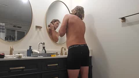 Pavone splash online show from December 1, 2025, 1:43 am