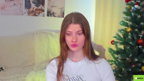 Snapshot of peach_mila chatting on December 15, 2024, 11:34 am your love online show from December 15, 2024, 11:34 am