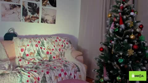 Snapshot of peach_mila chatting on December 29, 2024, 7:32 pm your love online show from December 29, 2024, 7:32 pm