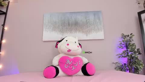 Snapshot of peachbrii chatting on October 13, 2025, 2:06 pm Briana online show from October 13, 2025, 2:06 pm