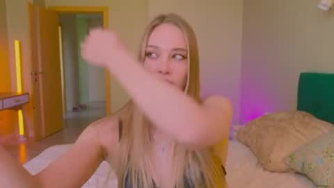 Lexy Peach online show from May 17, 2026, 12:01 pm