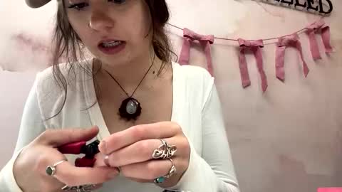 peachesncreampiezz online show from May 2, 2026, 6:57 pm