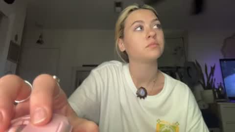 Snapshot of peachesncreampiezz chatting on June 20, 2026, 10:01 pm peachesncreampiezz online show from June 20, 2026, 10:01 pm