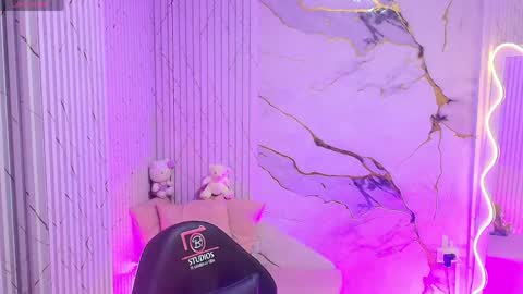 peachy_tay online show from May 4, 2026, 11:28 am