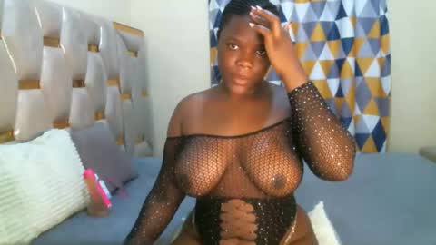 Snapshot of peachygirl255 chatting on May 12, 2026, 12:08 am Peachy online show from May 12, 2026, 12:08 am