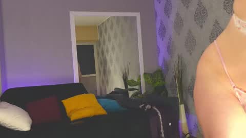 PeachyPixiee online show from May 9, 2026, 8:52 am
