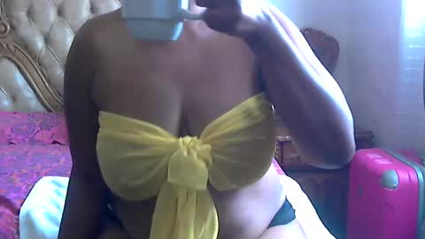 Snapshot of pearassmmm chatting on February 13, 2025, 7:03 am pearassmmm online show from February 13, 2025, 7:03 am