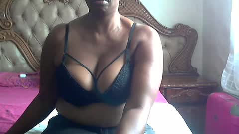 Snapshot of pearassmmm chatting on February 20, 2025, 11:09 am pearassmmm online show from February 20, 2025, 11:09 am