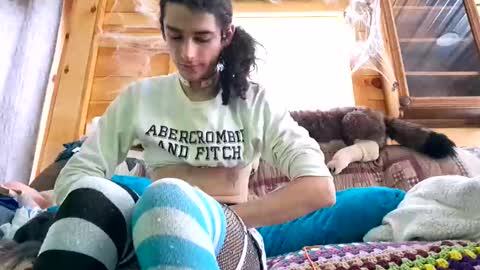 Pearl online show from December 6, 2024, 4:06 pm