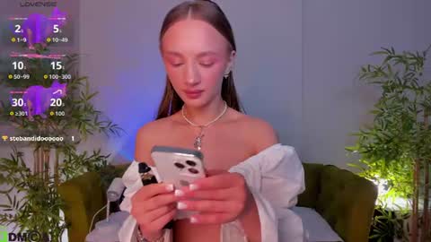 Snapshot of pearl_bloom chatting on June 11, 2026, 1:05 am Sex Leah online show from June 11, 2026, 1:05 am