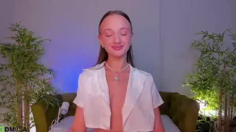 Snapshot of pearl_bloom chatting on June 12, 2026, 12:42 am Sex Leah online show from June 12, 2026, 12:42 am