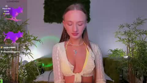 Snapshot of pearl_bloom chatting on June 23, 2026, 1:03 am Sex Leah online show from June 23, 2026, 1:03 am