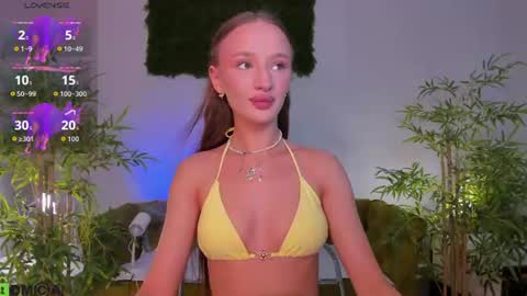 Snapshot of pearl_bloom chatting on June 26, 2026, 1:10 am Sex Leah online show from June 26, 2026, 1:10 am