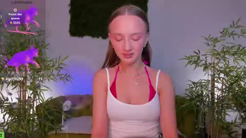 Snapshot of pearl_bloom chatting on June 30, 2026, 1:06 am Sex Leah online show from June 30, 2026, 1:06 am