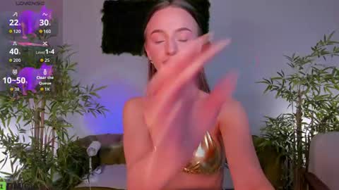 Snapshot of pearl_bloom chatting on July 1, 2026, 12:23 am Sex Leah online show from July 1, 2026, 12:23 am