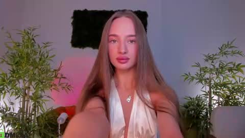 Snapshot of pearl_bloom chatting on July 2, 2026, 12:54 am Sex Leah online show from July 2, 2026, 12:54 am
