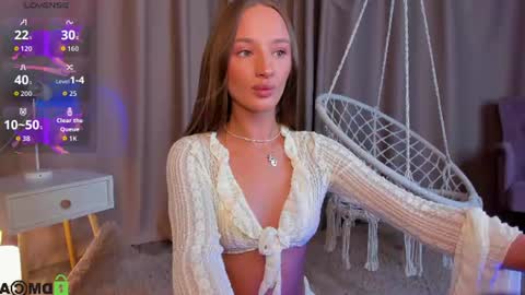 Snapshot of pearl_bloom chatting on July 17, 2026, 12:17 am Sex Leah online show from July 17, 2026, 12:17 am