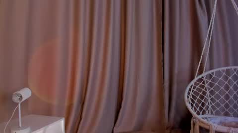 Snapshot of pearl_bloom chatting on July 31, 2026, 12:32 am Sex Leah online show from July 31, 2026, 12:32 am