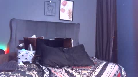 Snapshot of pearlblu38 chatting on August 5, 2026, 6:44 pm Pearl online show from August 5, 2026, 6:44 pm