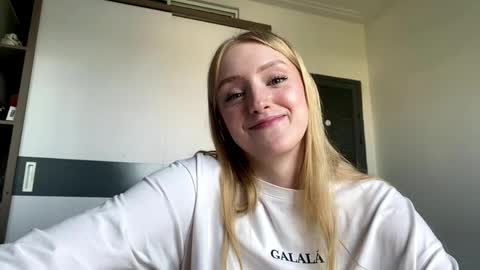 Snapshot of pearlinesilfies chatting on May 23, 2026, 8:40 am Zlata online show from May 23, 2026, 8:40 am