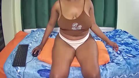 pearlx_ online show from December 14, 2025, 8:13 pm