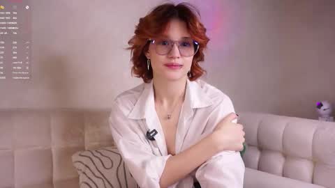 Lily online show from September 28, 2025, 1:22 am