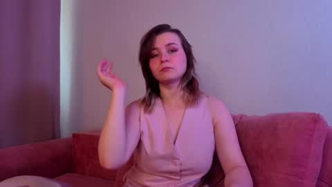 peggyfarro online show from September 10, 2025, 8:14 am