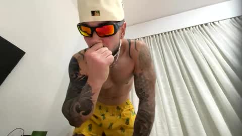 penebunny online show from December 15, 2025, 4:39 am