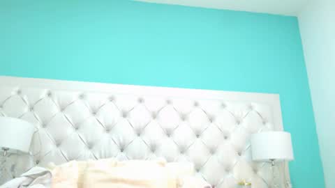 Penelope Laurent online show from October 31, 2025, 12:50 pm