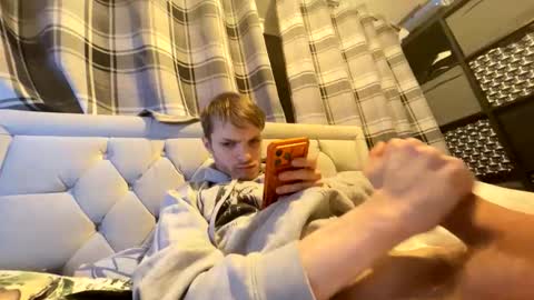 Penguin online show from December 16, 2025, 7:52 pm